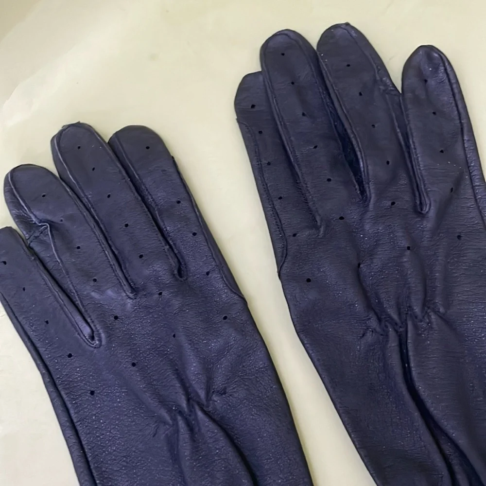 New vintage black leather riding gloves